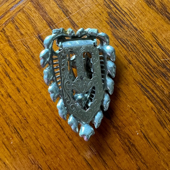 Vintage Silver Tone and Gold Tone Shield Rhinestone Dress Fur Clip. (1) - Picture 2 of 6